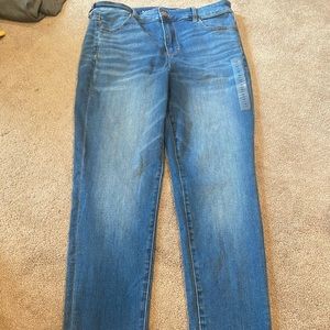 NWT women’s American Eagle next level stretch 16L